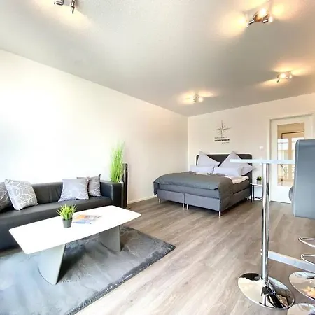 Apartment Auszeit Dream: Lakeside Retreat With Balcony And Parking Friedrichshafen